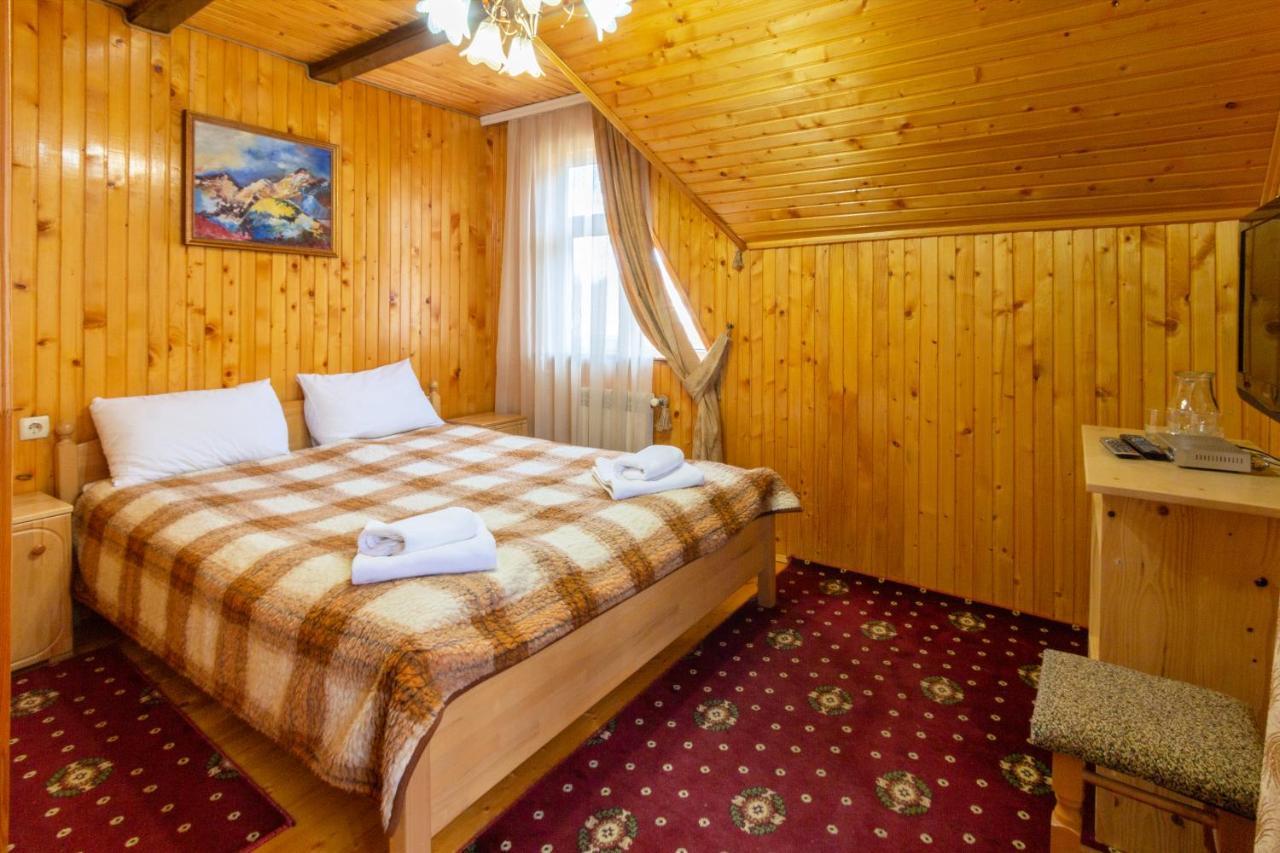 У Мар'Яни І Назара Hotel Yaremche Luaran gambar