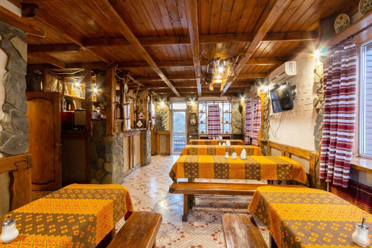 У Мар'Яни І Назара Hotel Yaremche Luaran gambar
