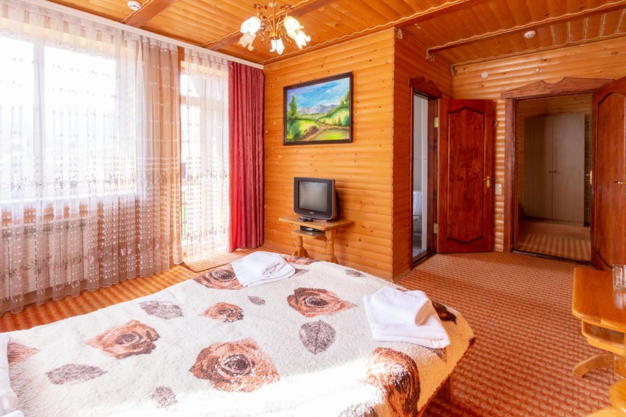 У Мар'Яни І Назара Hotel Yaremche Luaran gambar