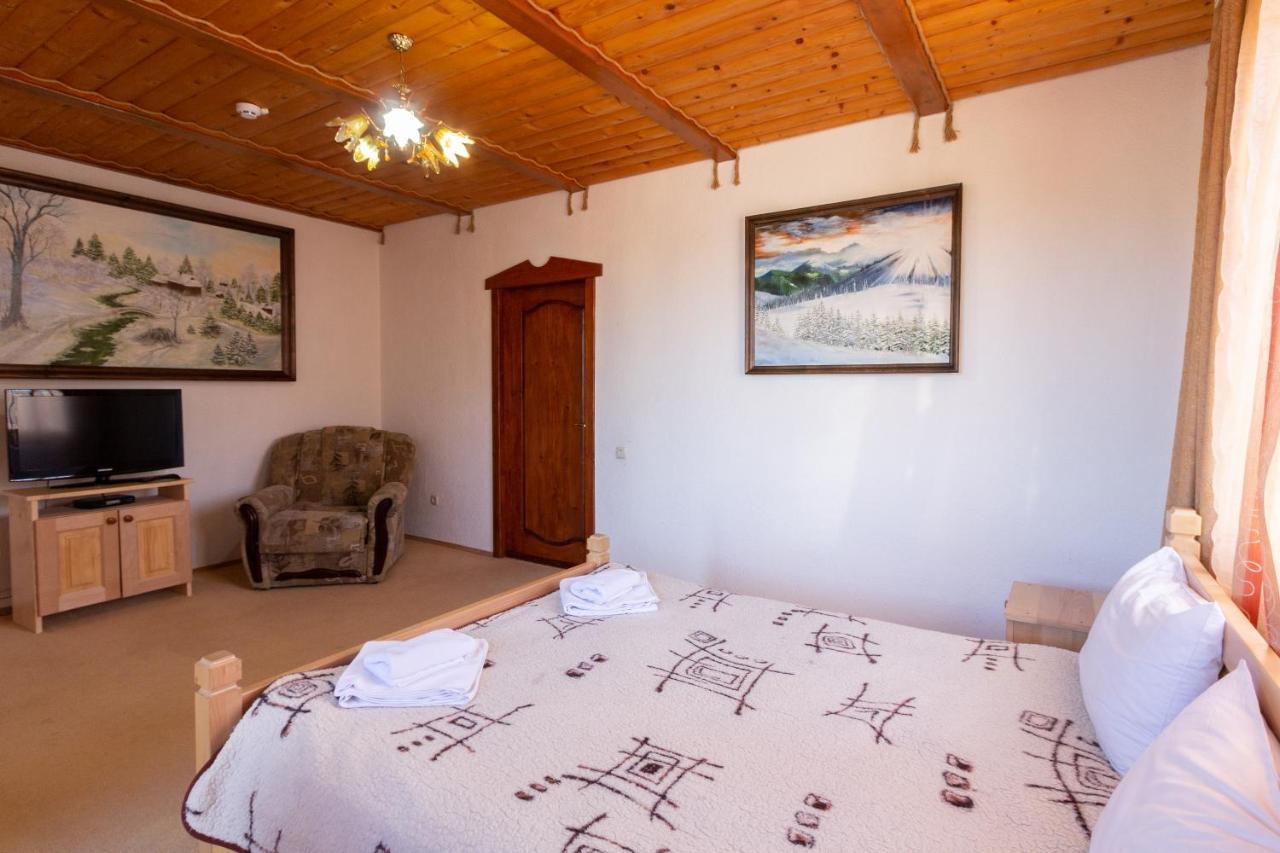 У Мар'Яни І Назара Hotel Yaremche Luaran gambar