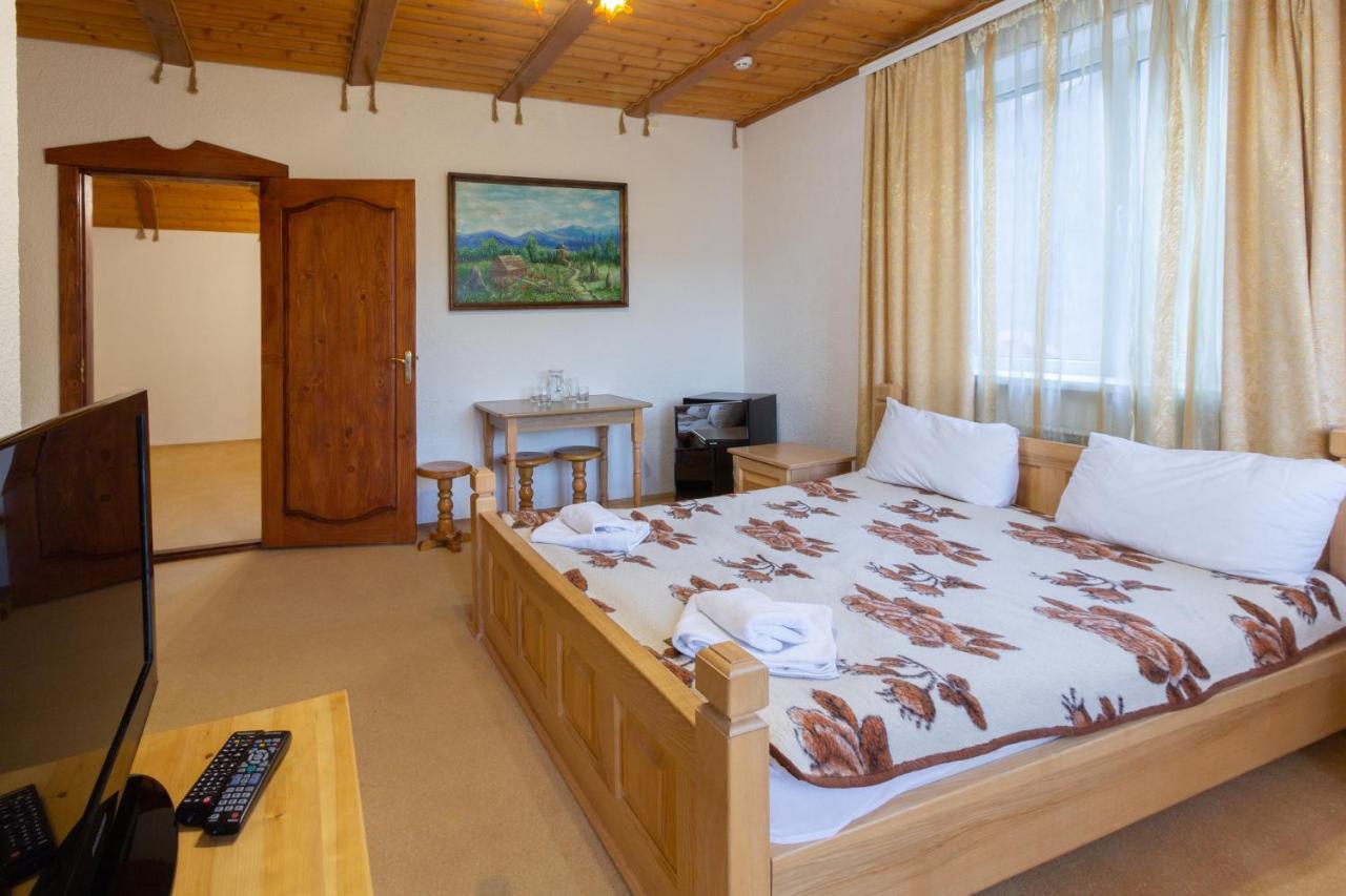 У Мар'Яни І Назара Hotel Yaremche Luaran gambar