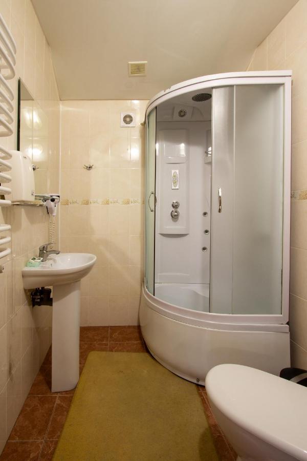 У Мар'Яни І Назара Hotel Yaremche Luaran gambar