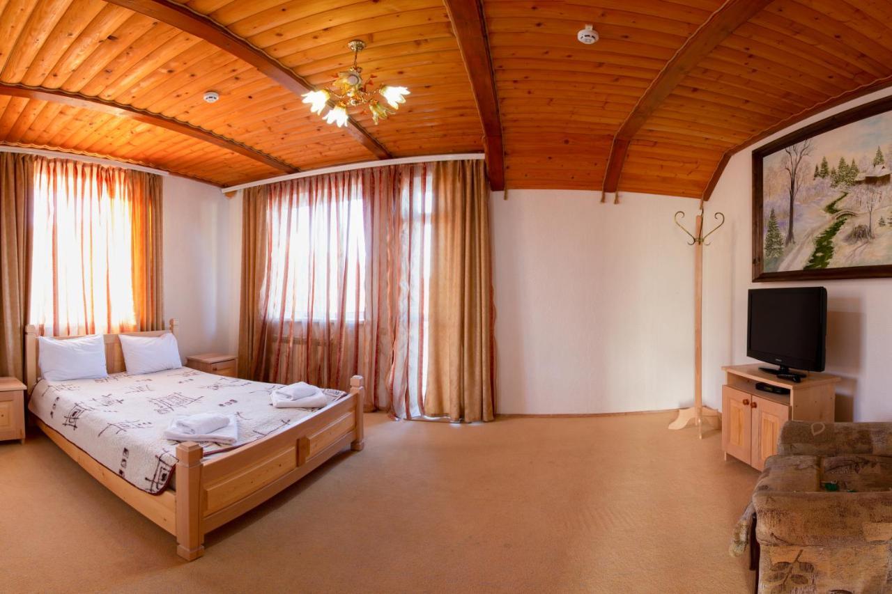 У Мар'Яни І Назара Hotel Yaremche Luaran gambar
