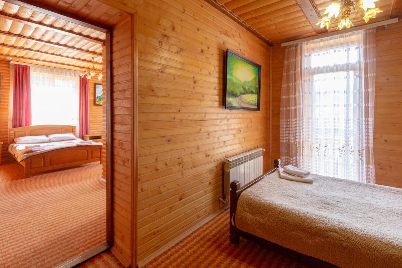 У Мар'Яни І Назара Hotel Yaremche Luaran gambar