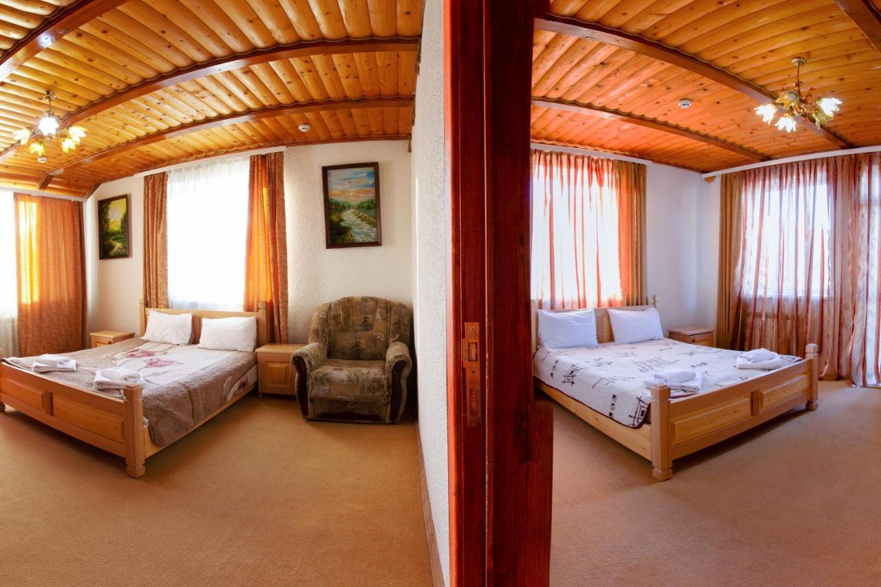 У Мар'Яни І Назара Hotel Yaremche Luaran gambar