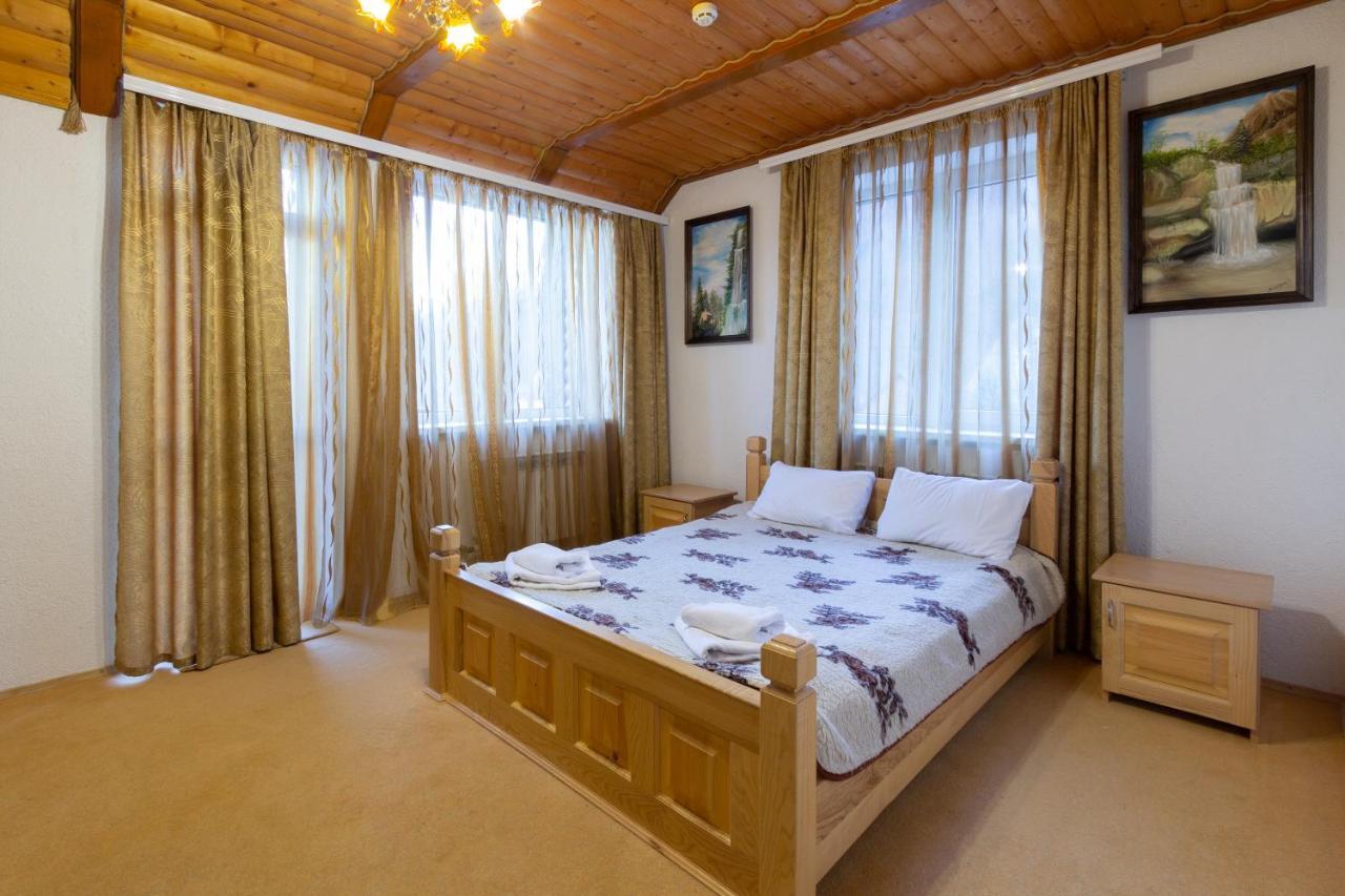 У Мар'Яни І Назара Hotel Yaremche Luaran gambar
