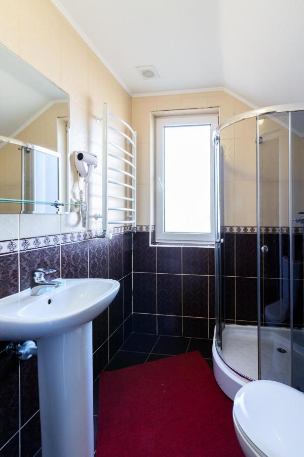 У Мар'Яни І Назара Hotel Yaremche Luaran gambar