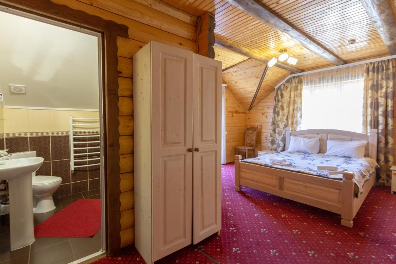У Мар'Яни І Назара Hotel Yaremche Luaran gambar