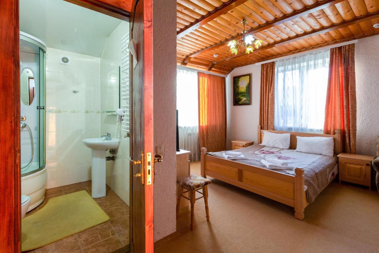 У Мар'Яни І Назара Hotel Yaremche Luaran gambar