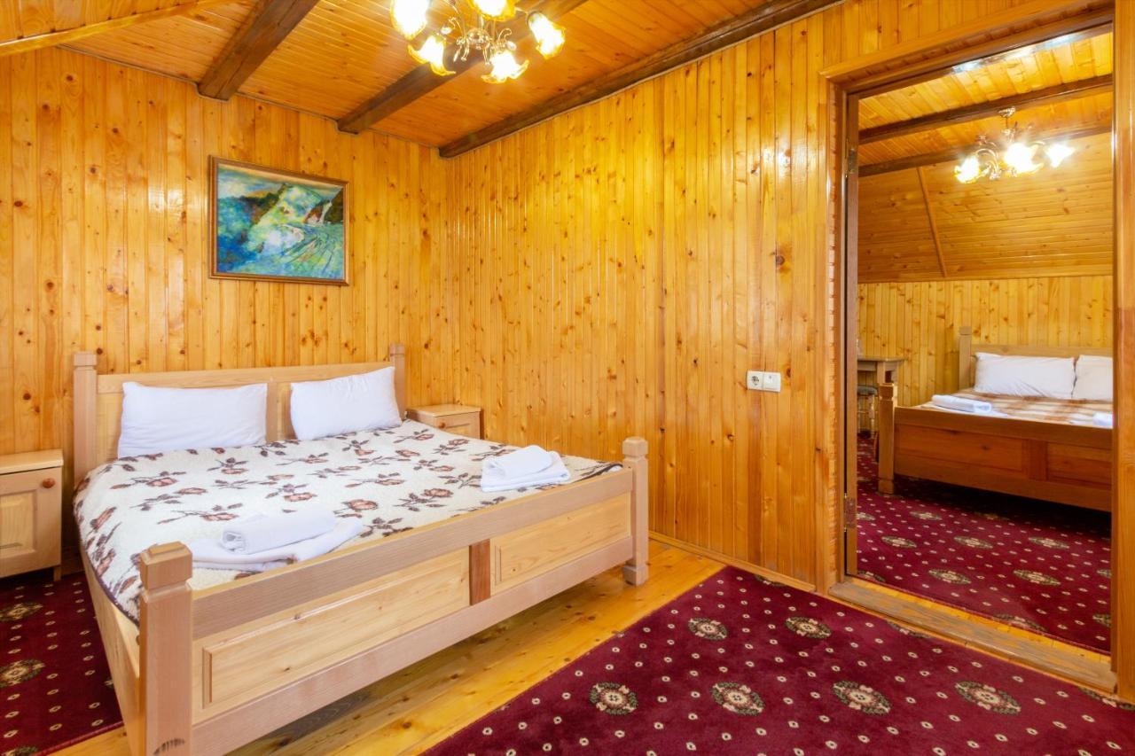 У Мар'Яни І Назара Hotel Yaremche Luaran gambar
