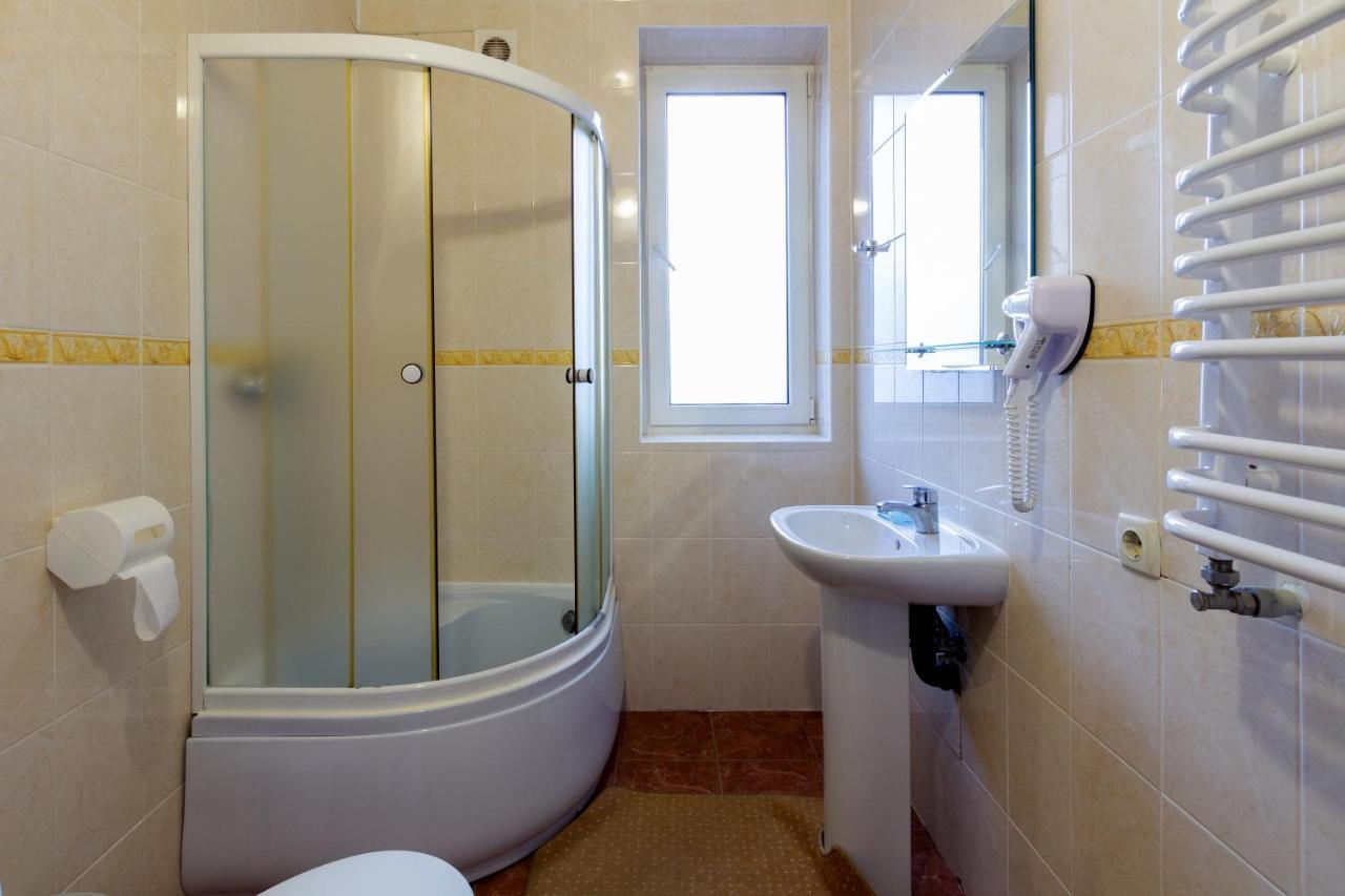 У Мар'Яни І Назара Hotel Yaremche Luaran gambar