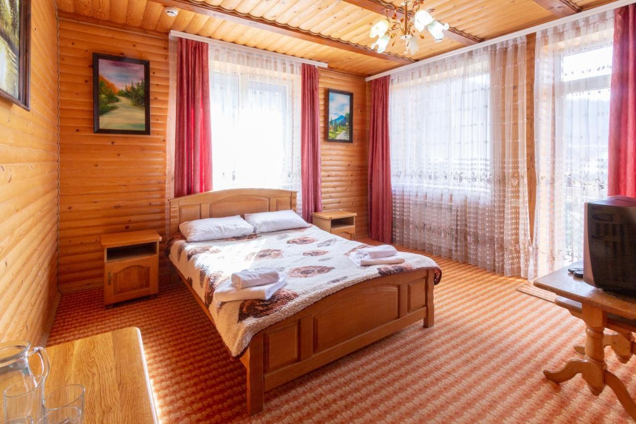 У Мар'Яни І Назара Hotel Yaremche Luaran gambar