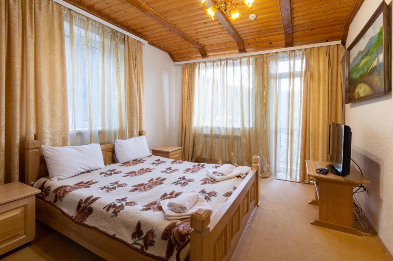 У Мар'Яни І Назара Hotel Yaremche Luaran gambar