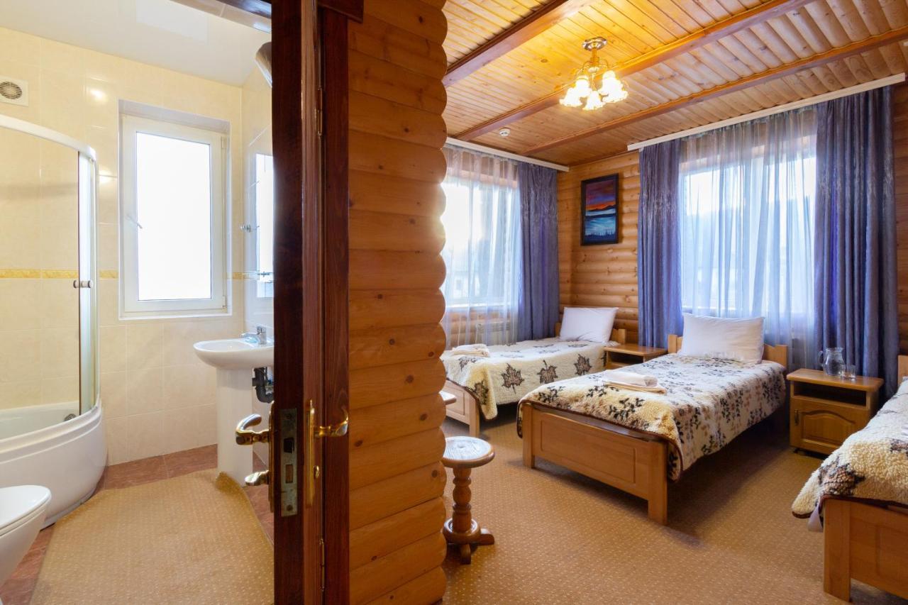 У Мар'Яни І Назара Hotel Yaremche Luaran gambar